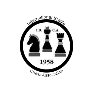 Logo rond IBCA (Cavalier, Roi et Dame noirs sur fond blanc. IBCA au dessus et 1958 en dessous)